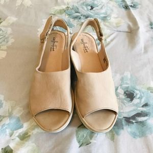 Clarks ultimate comfort collection wedges size 7.5